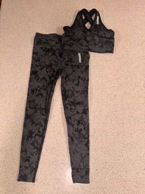 Gymshark Black & Charcoal Camo Leggings and Bra Set Small